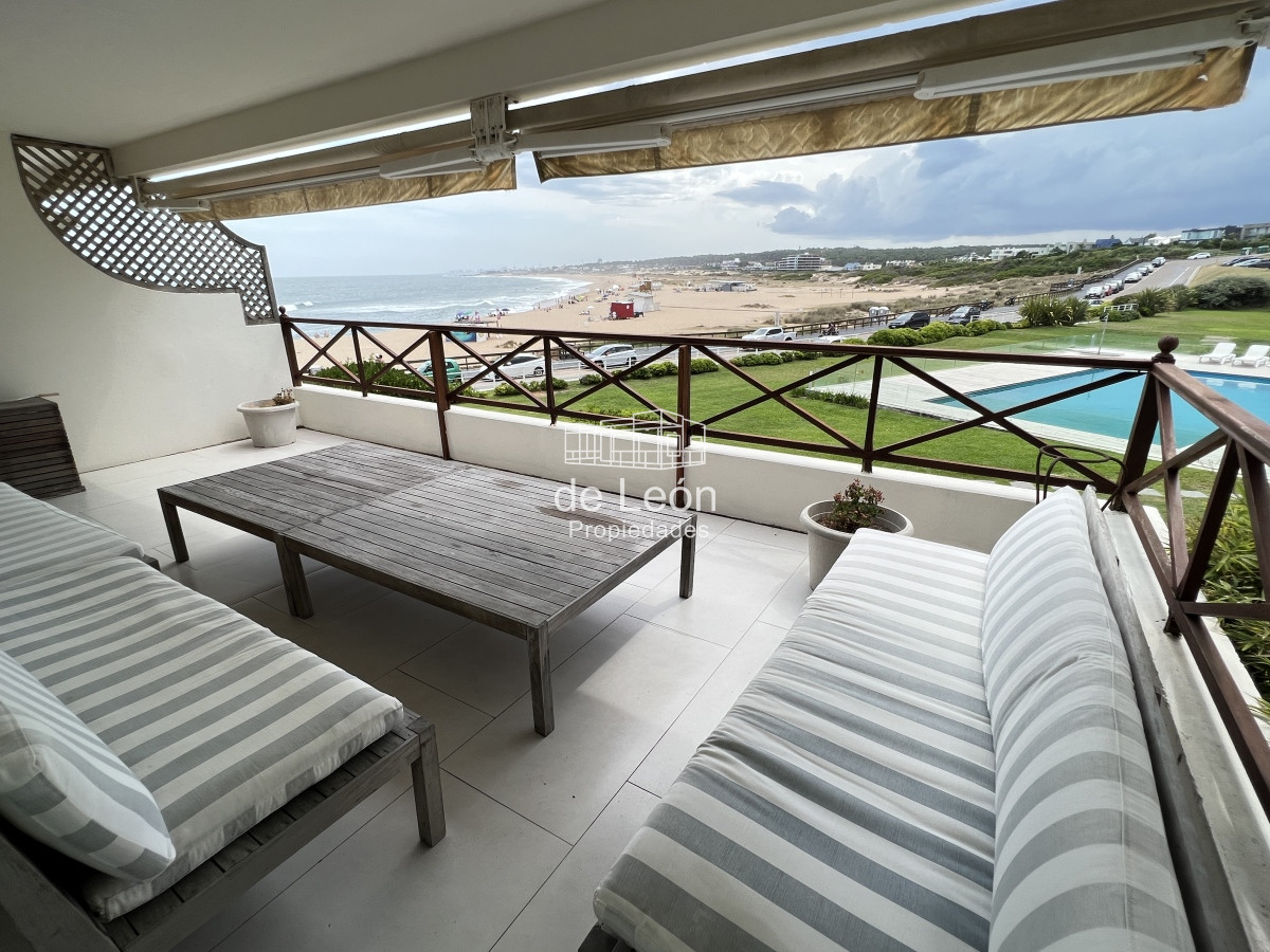 Apartamento ID.1492 - Departamento en Manantiales, sobre playa Bikini, 2 dormitorios y dependencia de servicio. 