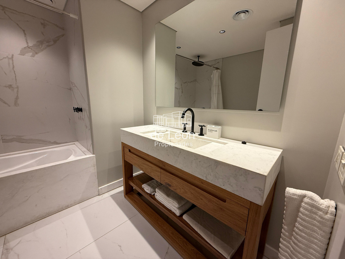 Apartamento ID.15240 - Departamento de 4 dormitorios en suite más servicio, sobre la playa, Manantiales