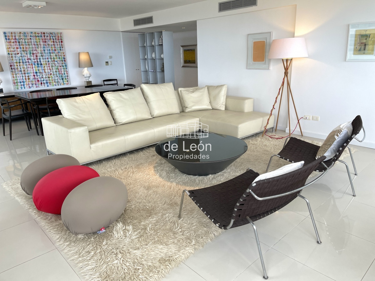 Apartamento ID.14933 - Espectacular departamento de 3 suites y dependencia en Tiburon 3, Playa Brava, Punta del Este