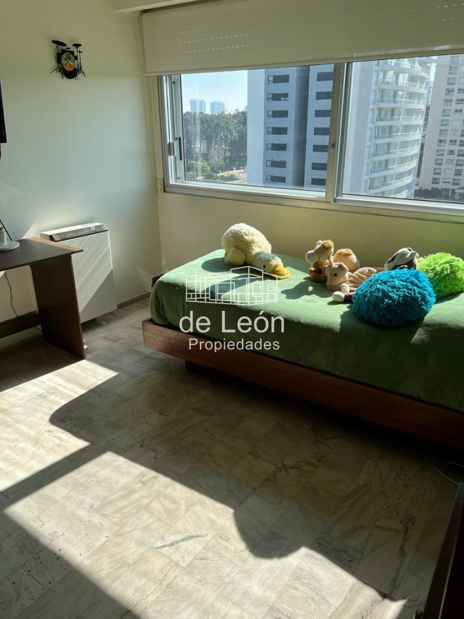 Apartamento ID.14939 - Departamento reciclado de 3 dormitorios y servicio sobre Roosevelt 
