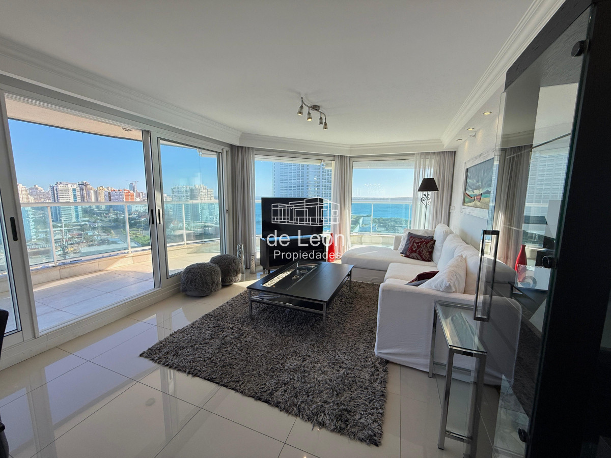 Apartamento ID.15301 - Departamento de 3 dormitorios + servicio en venta, vista al mar, Punta del Este