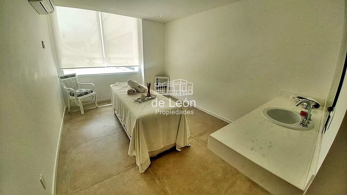 Apartamento ID.14939 - Departamento reciclado de 3 dormitorios y servicio sobre Roosevelt 
