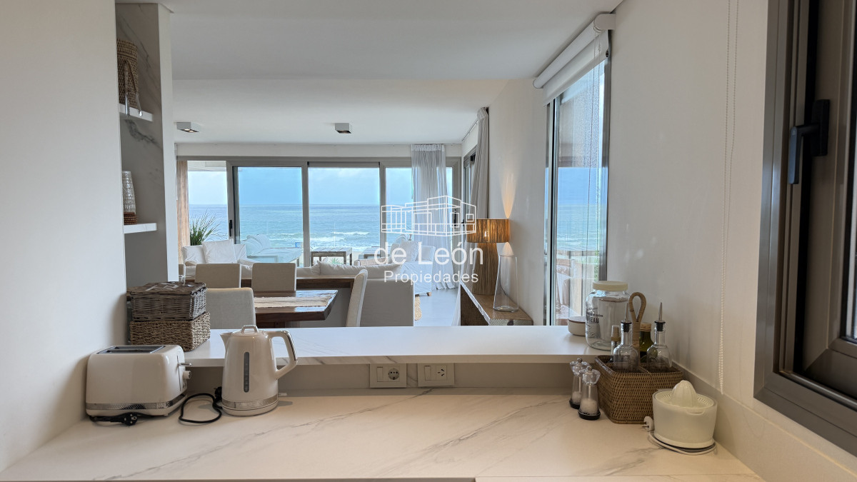 Apartamento ID.15240 - Departamento de 4 dormitorios en suite más servicio, sobre la playa, Manantiales