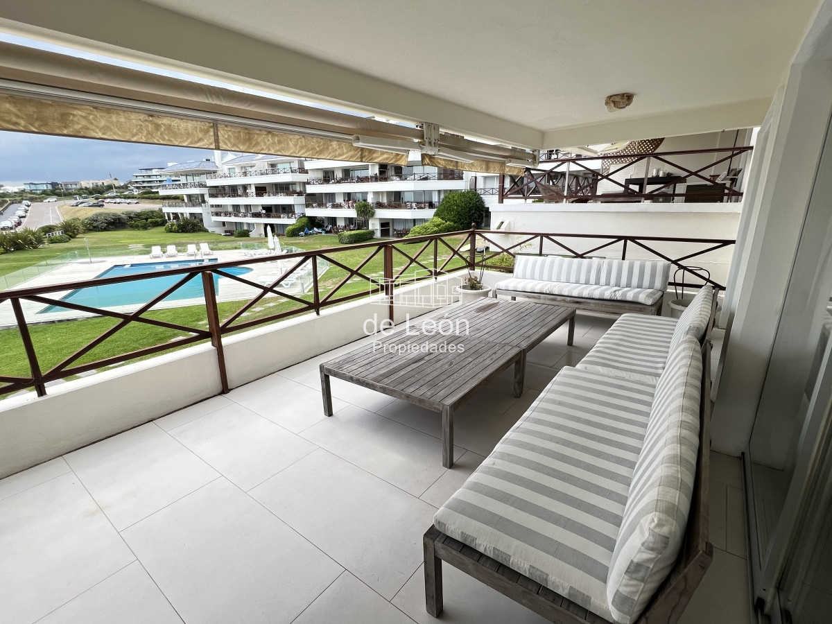 Apartamento ID.1492 - Departamento en Manantiales, sobre playa Bikini, 2 dormitorios y dependencia de servicio. 
