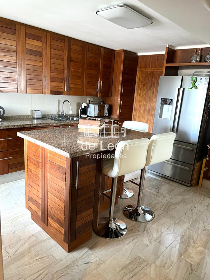 Apartamento ID.14939 - Departamento reciclado de 3 dormitorios y servicio sobre Roosevelt 