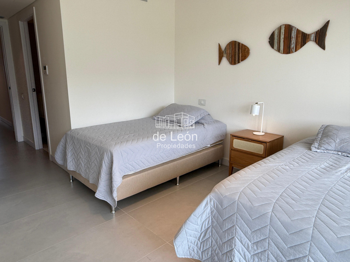 Apartamento ID.15240 - Departamento de 4 dormitorios en suite más servicio, sobre la playa, Manantiales