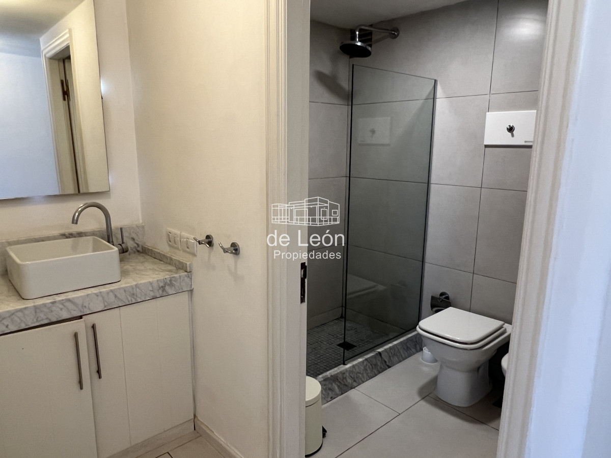 Apartamento ID.1492 - Departamento en Manantiales, sobre playa Bikini, 2 dormitorios y dependencia de servicio. 