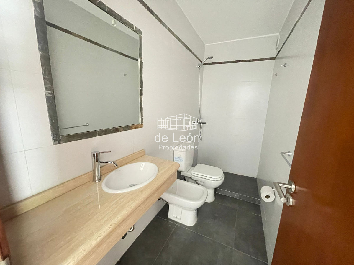 Apartamento ID.1056 - Se vende excelente departamento de 2 dormitorios en Pinares