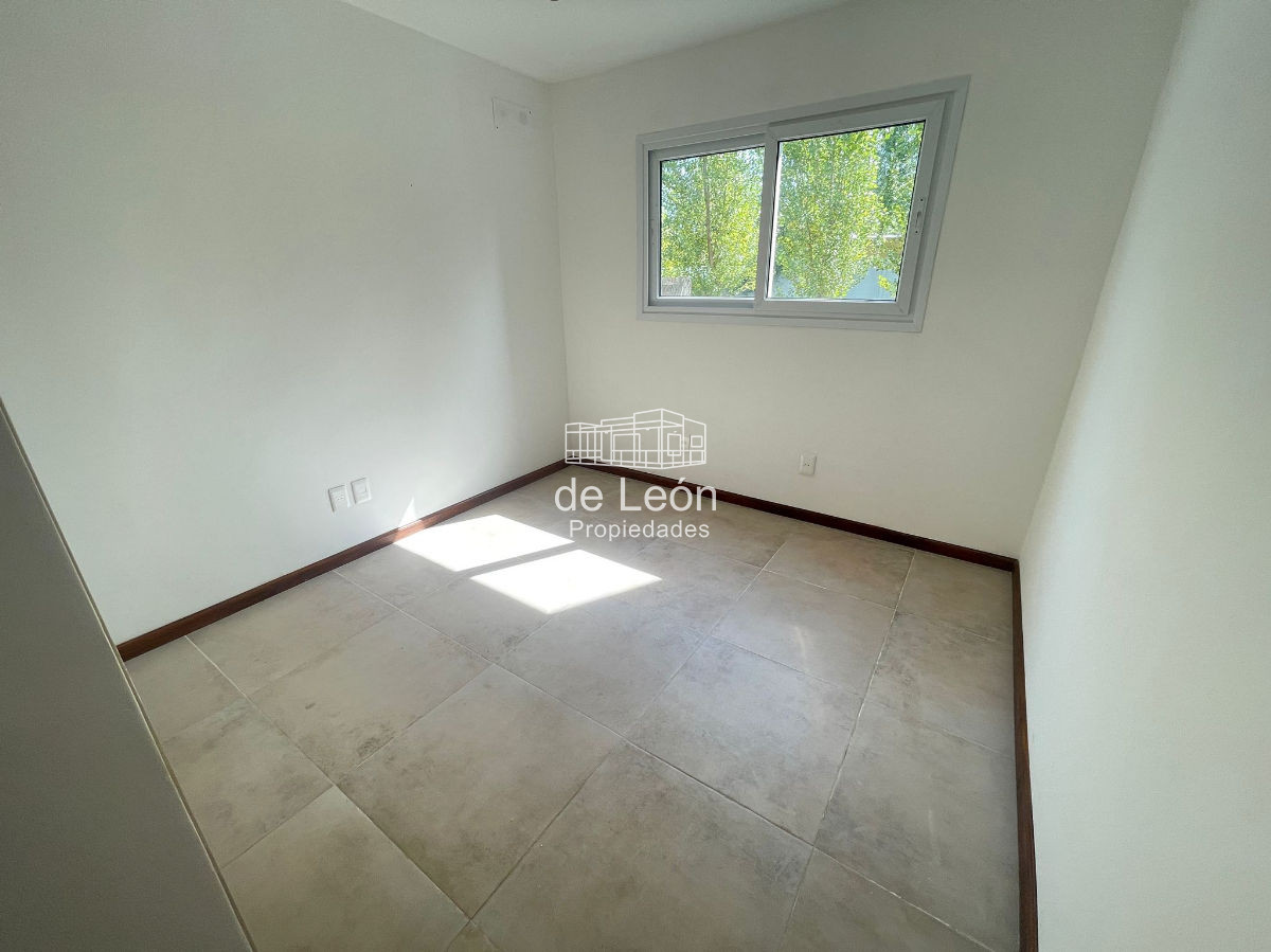 Apartamento ID.1056 - Se vende excelente departamento de 2 dormitorios en Pinares