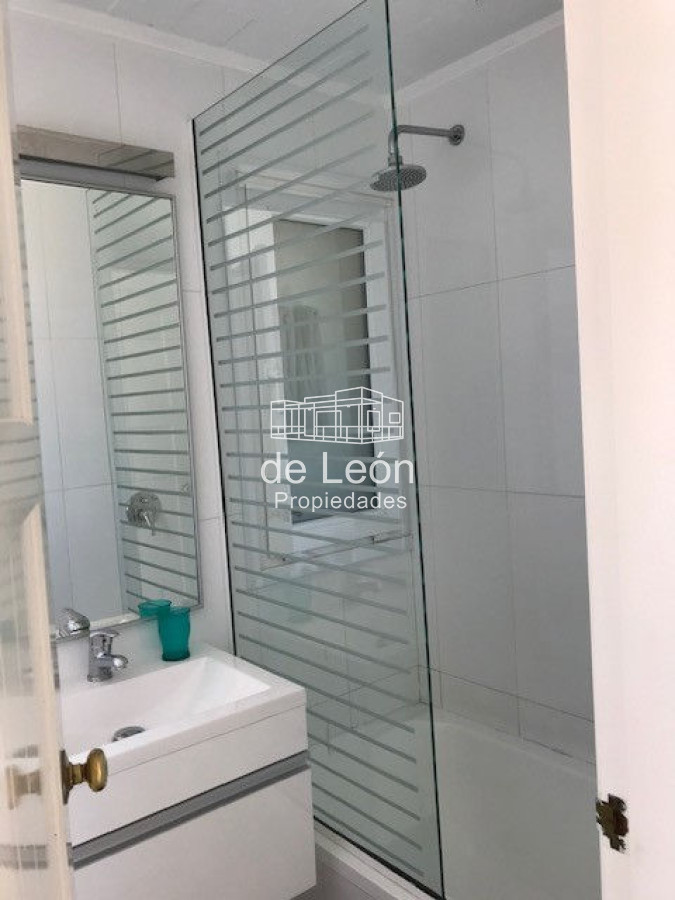 Apartamento ID.1097 - Departamento de 2 dormitorios y 2 baños con gran vista al mar