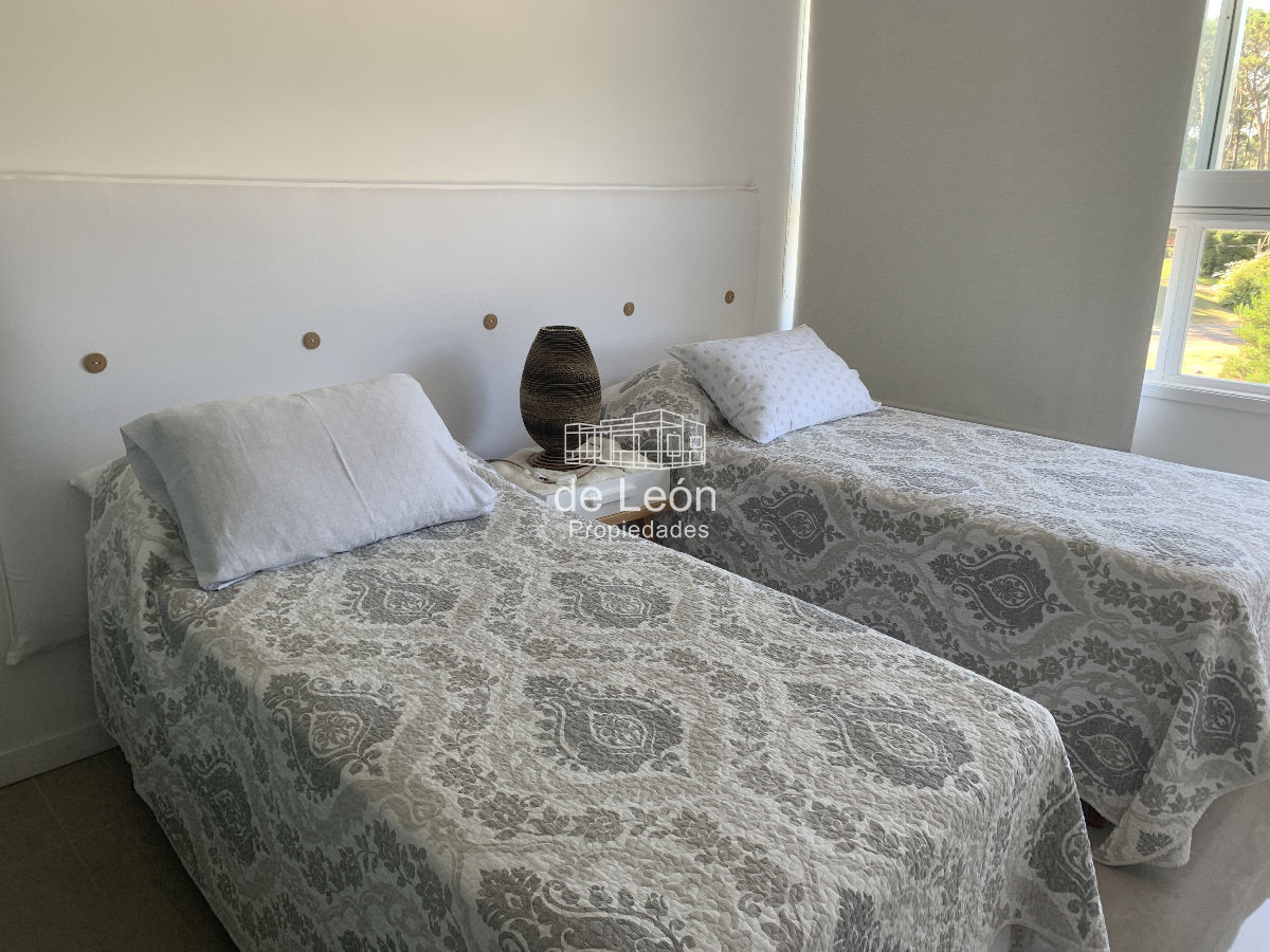 Apartamento ID.1126 - Moderno departamento de 3 dormitorios en suite a metros del mar, Punta del Este