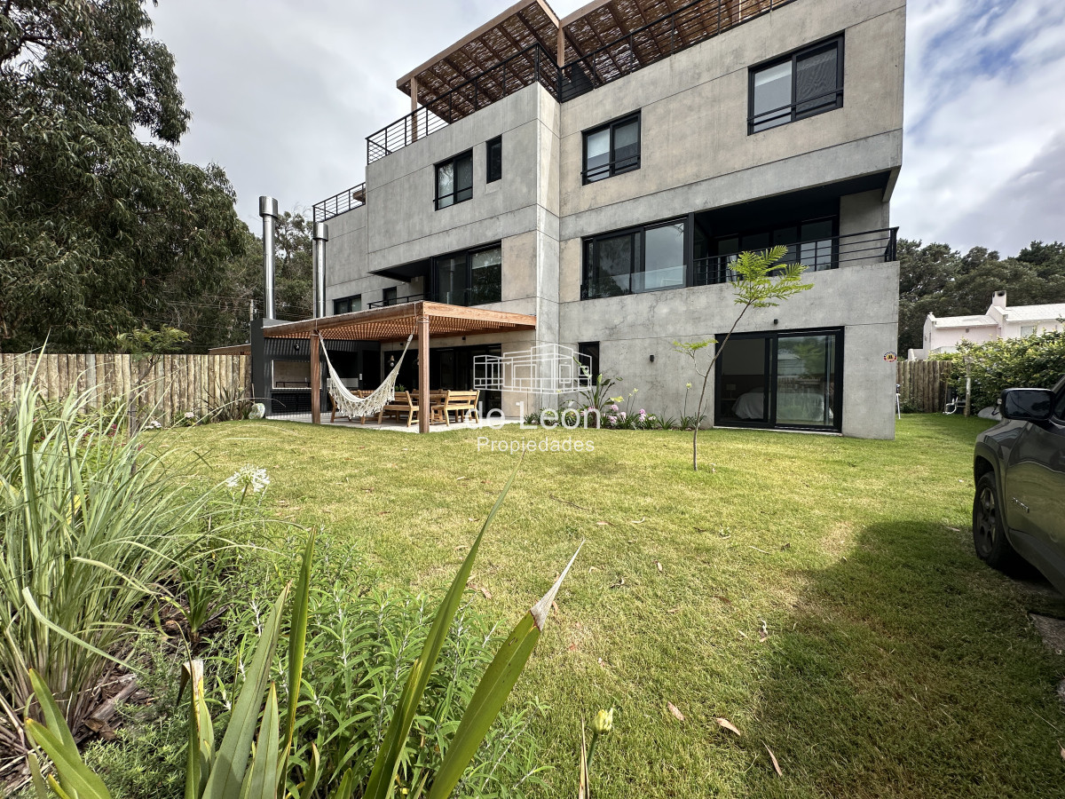 Apartamento ID.15185 - Excelente apartamento estilo casa de 3 dormitorios en La Barra