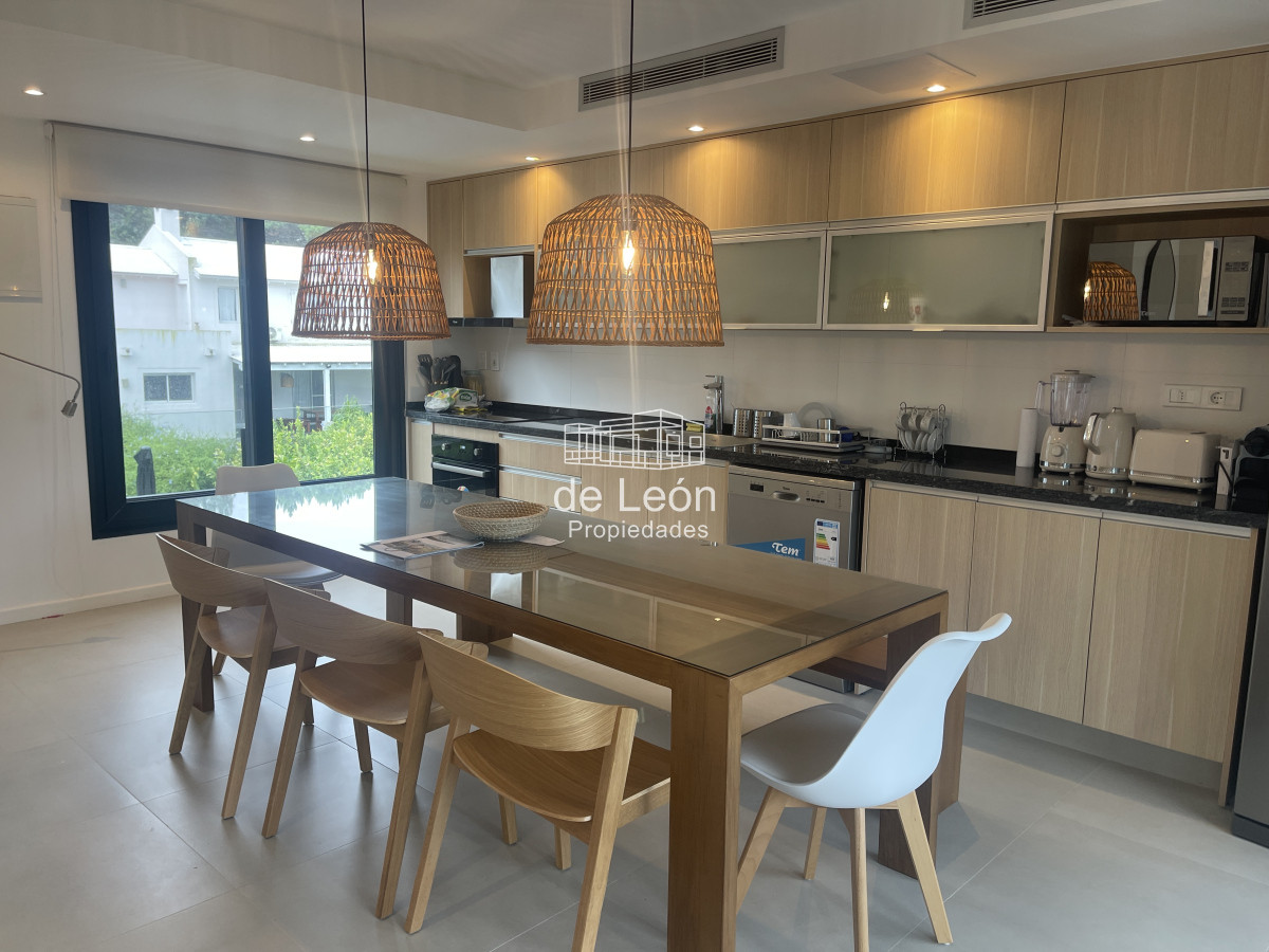 Apartamento ID.15044 - Departamento duplex en venta 3 dormitorios y 2 baños La Barra