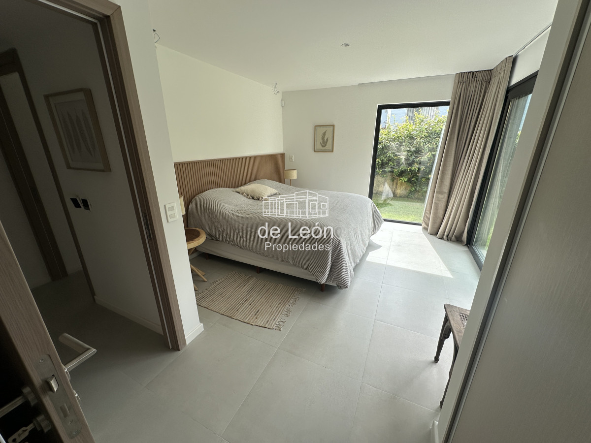Apartamento ID.15185 - Excelente apartamento estilo casa de 3 dormitorios en La Barra