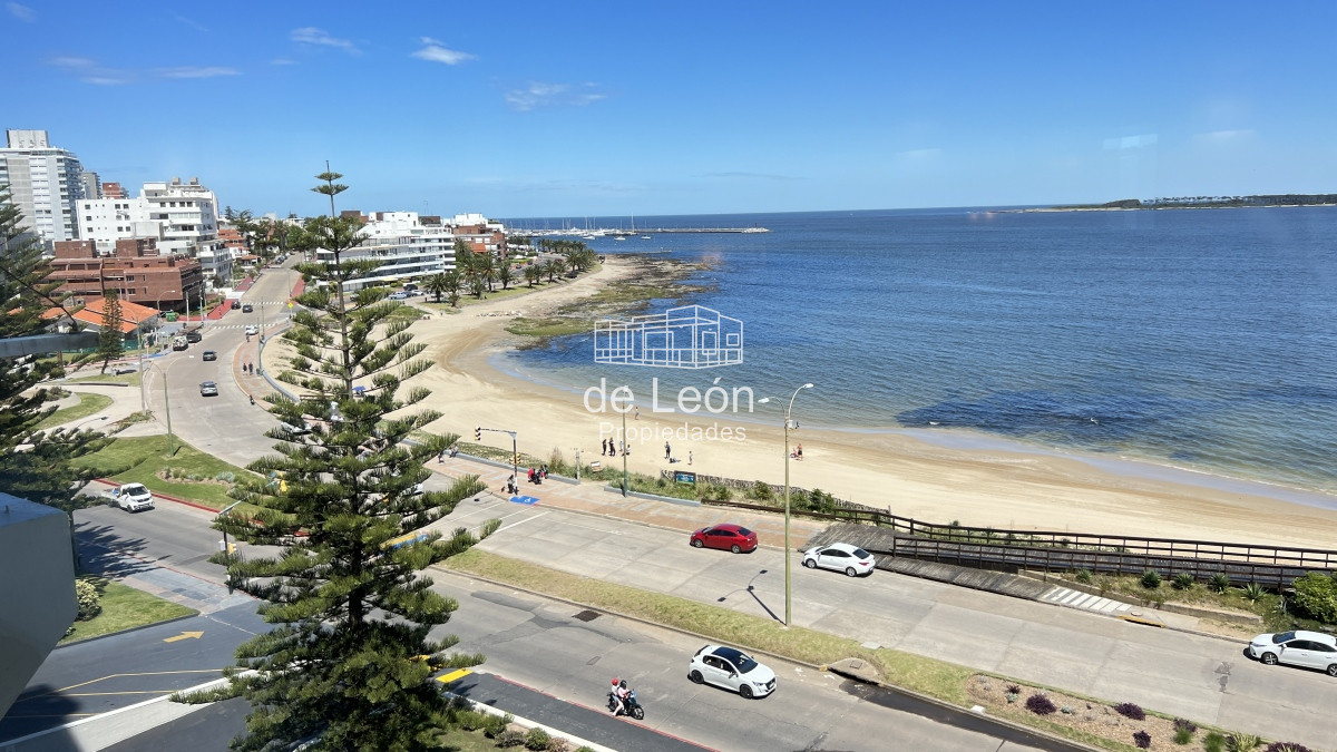 Apartamento ID.14950 - Excelente departamento de 4 dormitorios frente al mar en Playa Mansa, inmejorable vista, Punta del Este