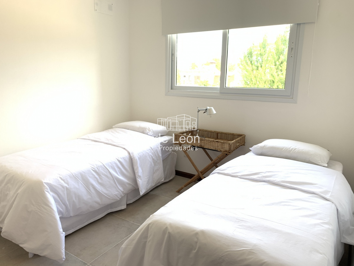 Apartamento ID.1063 - Departamento de 2 dormitorios y 2 baños, Mansa, Punta del Este