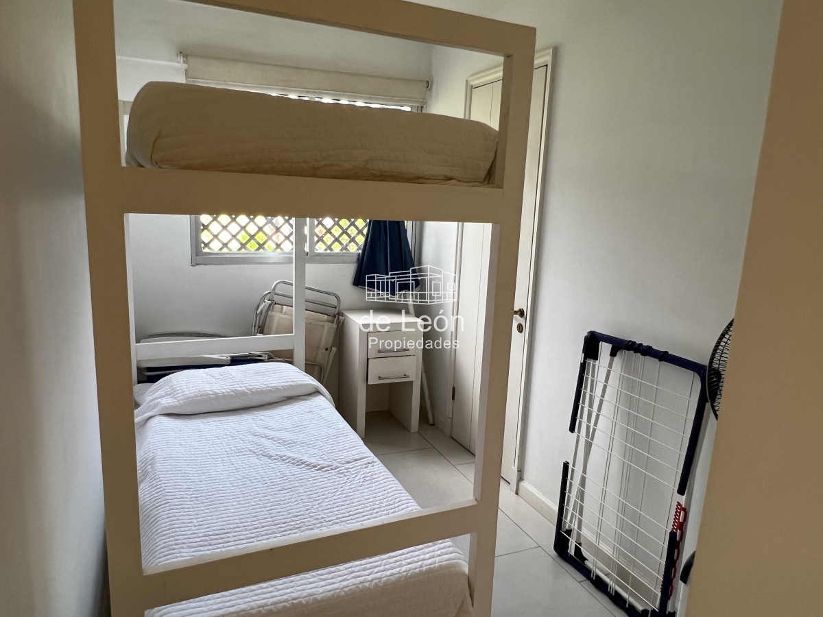 Apartamento ID.1492 - Departamento en Manantiales, sobre playa Bikini, 2 dormitorios y dependencia de servicio. 