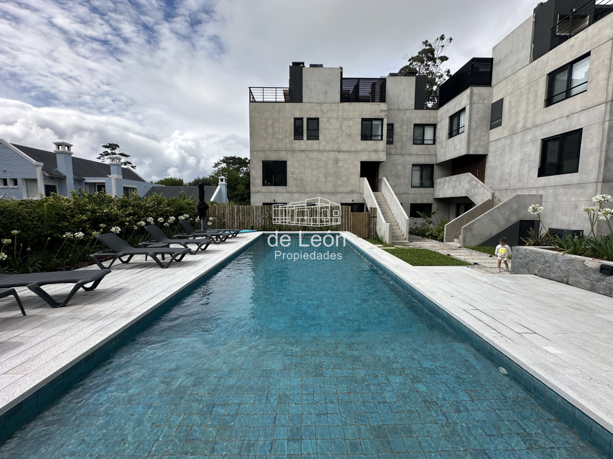 Apartamento ID.15185 - Excelente apartamento estilo casa de 3 dormitorios en La Barra