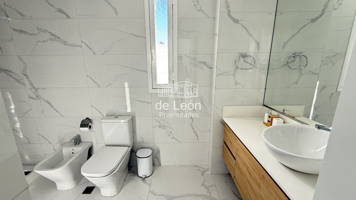 Apartamento ID.15275 - Departamento en alquiler Paramount Tower Punta del Este