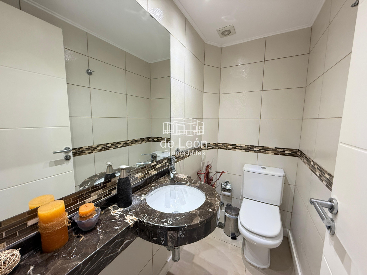 Apartamento ID.15301 - Departamento de 3 dormitorios + servicio en venta, vista al mar, Punta del Este