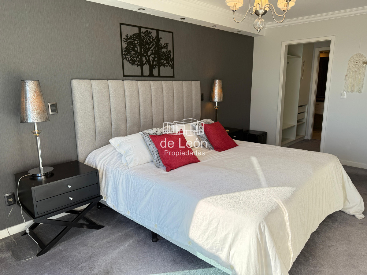Apartamento ID.15301 - Departamento de 3 dormitorios + servicio en venta, vista al mar, Punta del Este