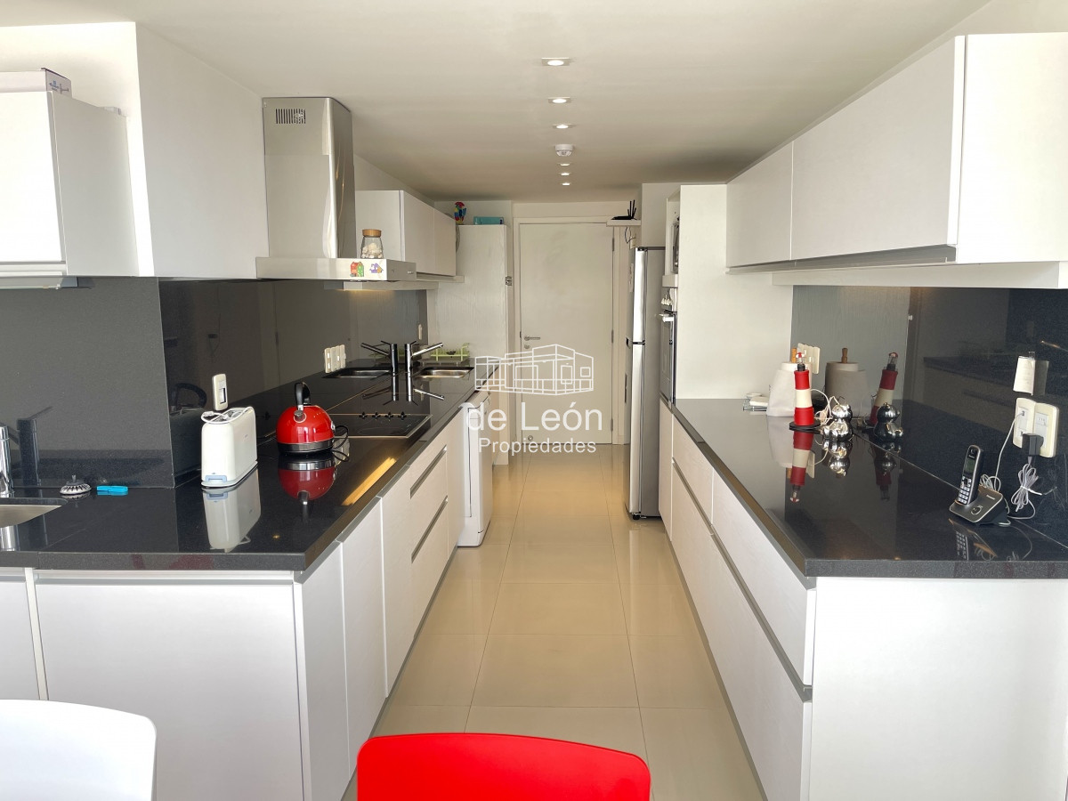 Apartamento ID.14933 - Espectacular departamento de 3 suites y dependencia en Tiburon 3, Playa Brava, Punta del Este