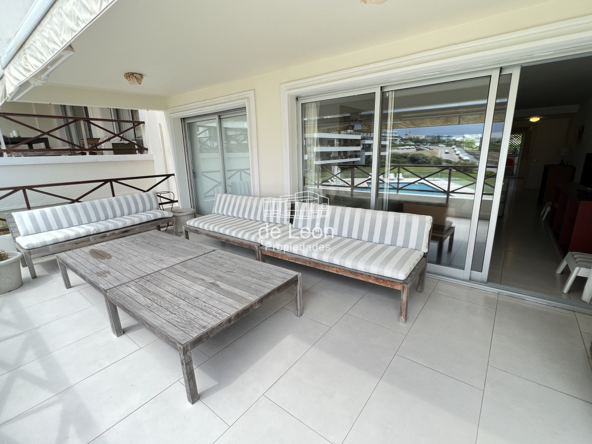 Apartamento ID.1492 - Departamento en Manantiales, sobre playa Bikini, 2 dormitorios y dependencia de servicio. 