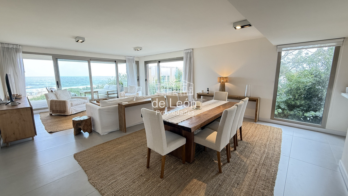 Apartamento ID.15240 - Departamento de 4 dormitorios en suite más servicio, sobre la playa, Manantiales