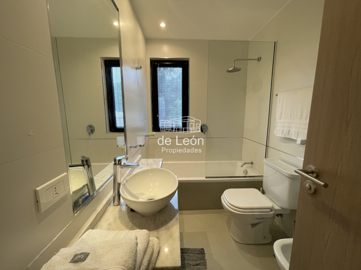 Apartamento ID.15044 - Departamento duplex en venta 3 dormitorios y 2 baños La Barra
