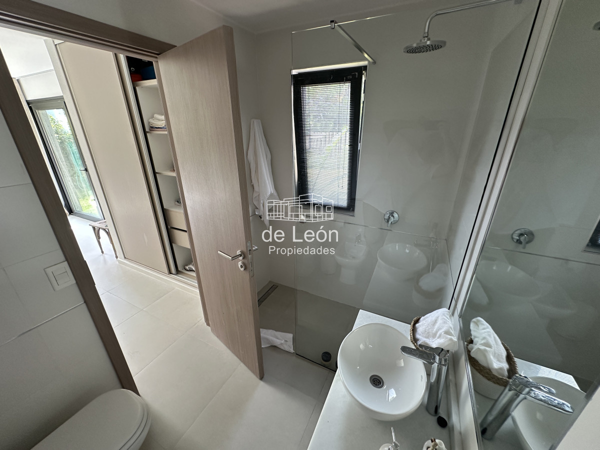 Apartamento ID.15185 - Excelente apartamento estilo casa de 3 dormitorios en La Barra