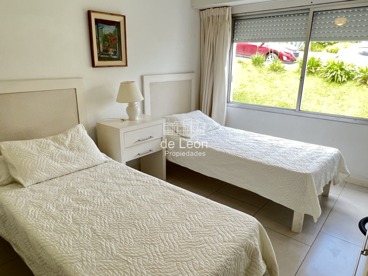 Apartamento ID.1492 - Departamento en Manantiales, sobre playa Bikini, 2 dormitorios y dependencia de servicio. 