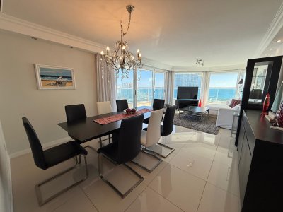 Departamento de 3 dormitorios + servicio en venta, vista al mar, Punta del Este