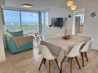 Excelente departamento con vista de 3 dormitorios 2 baños en venta, Punta del Este