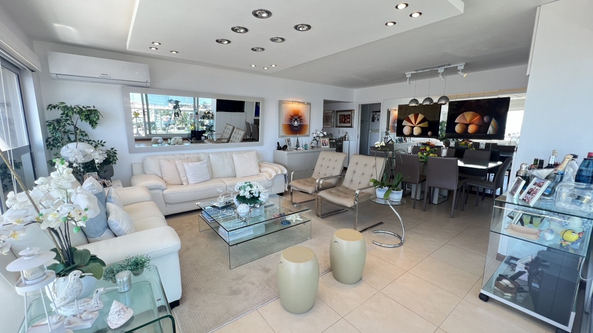 Departamento de 3 dormitorios con inmejorable vista al puerto de Punta del Este