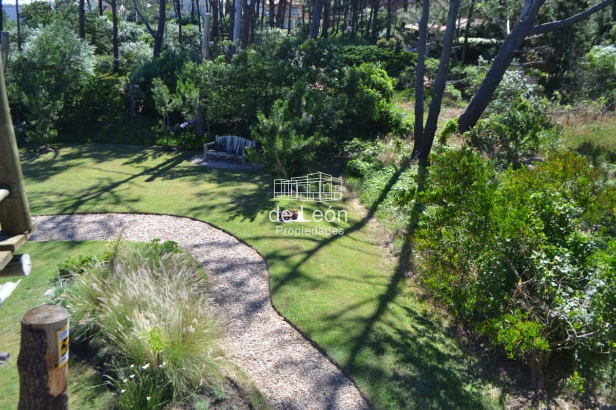 Casa ID.190 - Importante casa de 4 dormitorios en Montoya, La Barra 