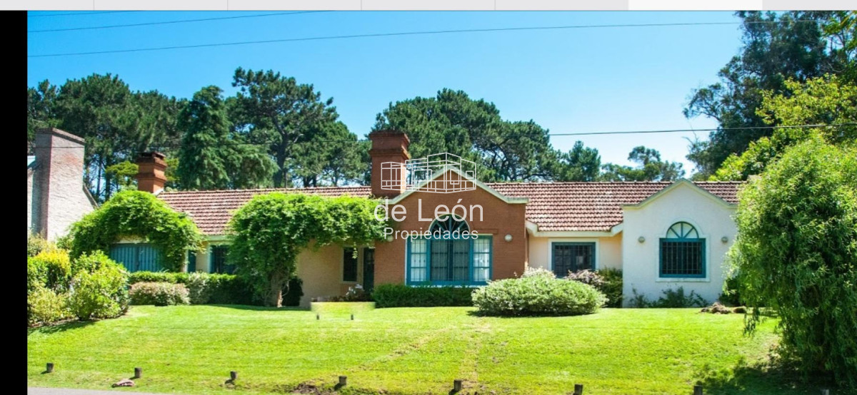 Casa en Rincón del Indio, 3 dormitorios y dependencia de servicio, piscina