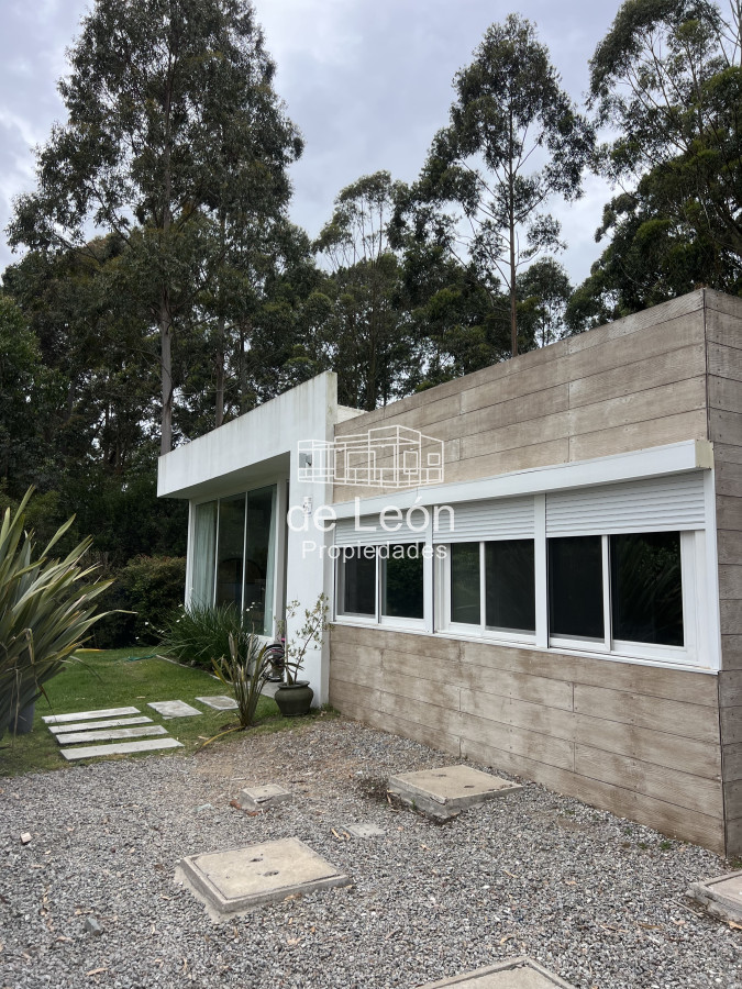 Casa ID.15322 - Casa en zona de Parque Brnett 