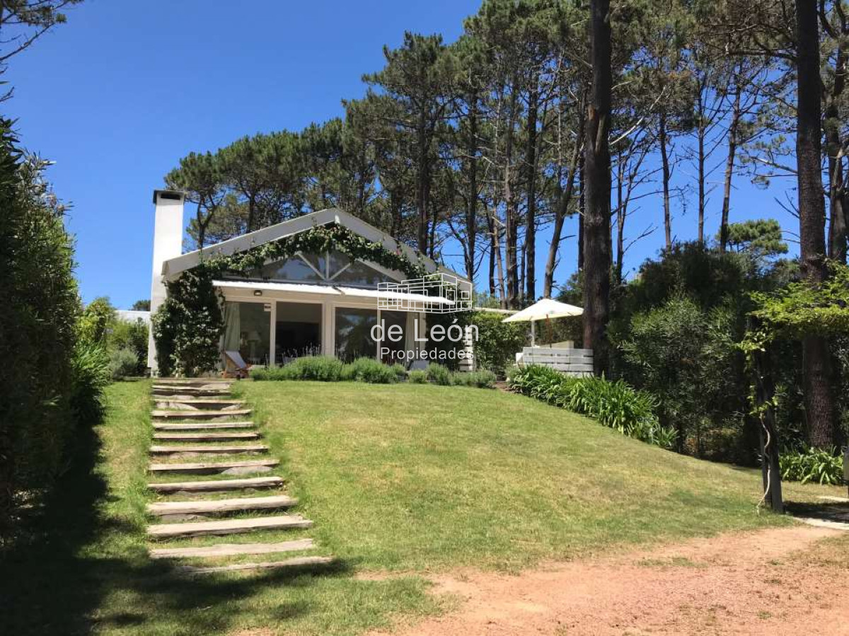 Casa moderna de 3 dormitorios en Montoya