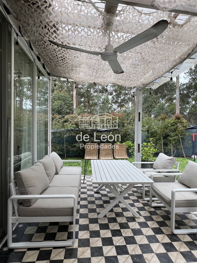 Casa ID.15322 - Casa en zona de Parque Brnett 