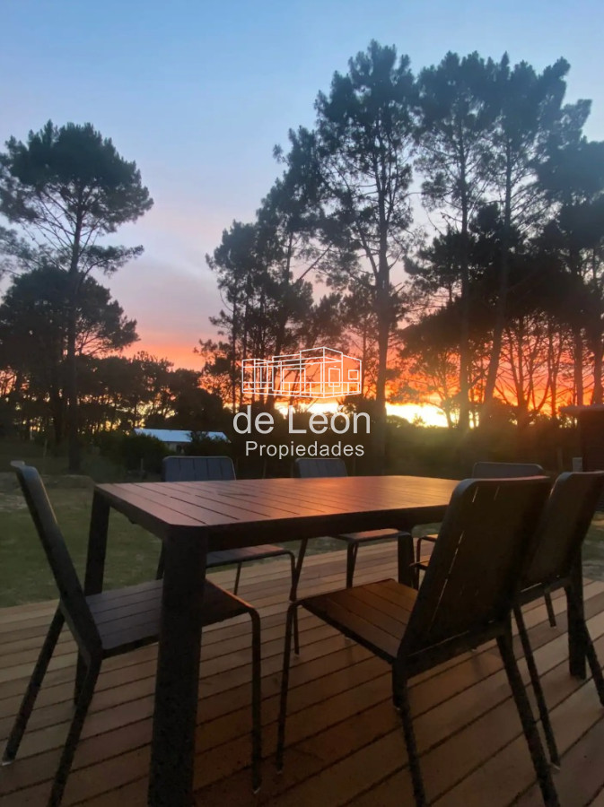 Casa ID.14974 - Alquiler Enero Moderna casa de 3 dormitorios con entorno de bosque en La Barra, Punta del Este