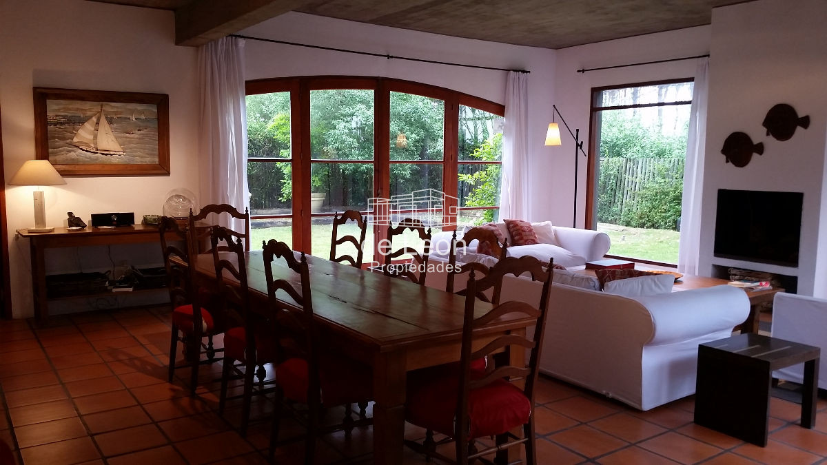 Casa ID.114 - Casa de 6 dormitorios en venta en Montoya, La Barra