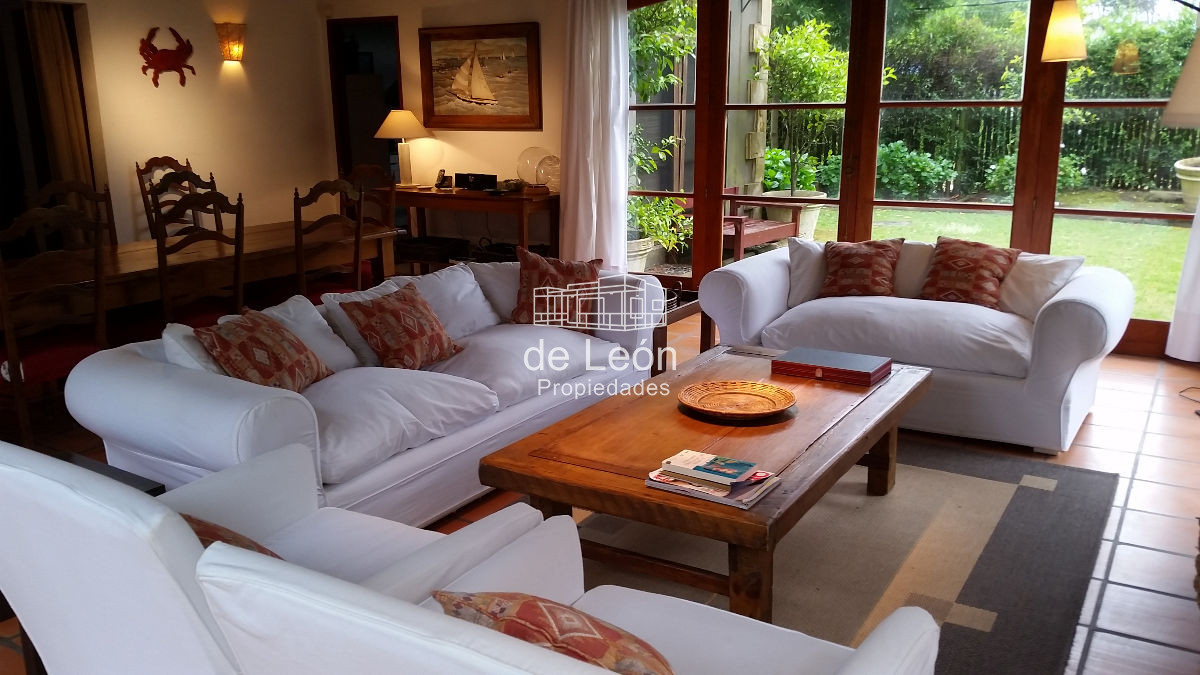 Casa ID.114 - Casa de 6 dormitorios en venta en Montoya, La Barra