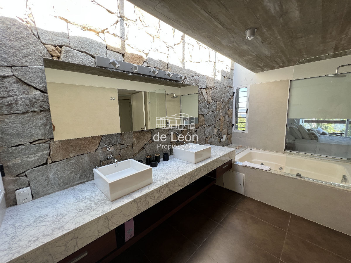 Casa ID.141 - Espectacular casa en Altos de Punta Piedra