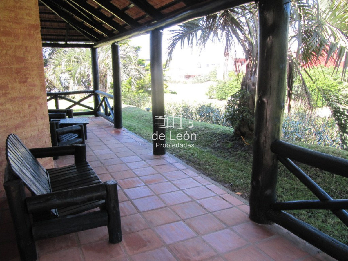 Casa ID.20 - Casa en La Barra, Montoya
