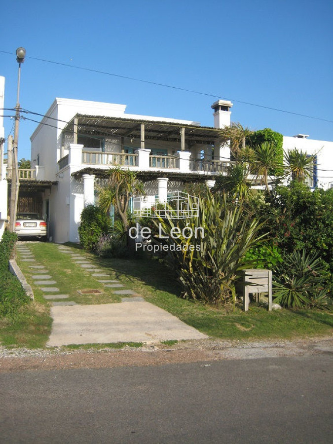 Casa ID.665 - Gran casa en La Barra, a pasos de la Posta del Cangrejo