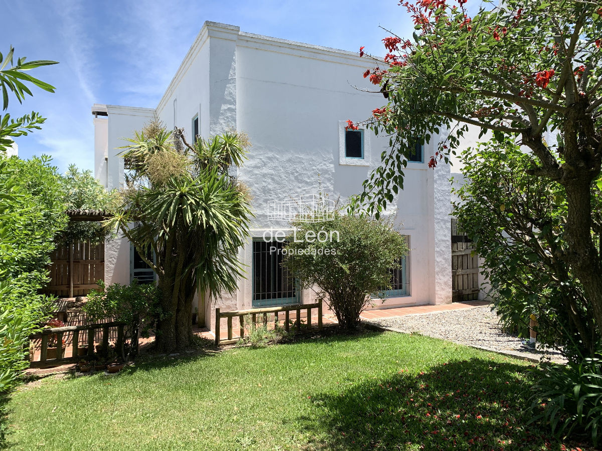 Casa ID.665 - Gran casa en La Barra, a pasos de la Posta del Cangrejo