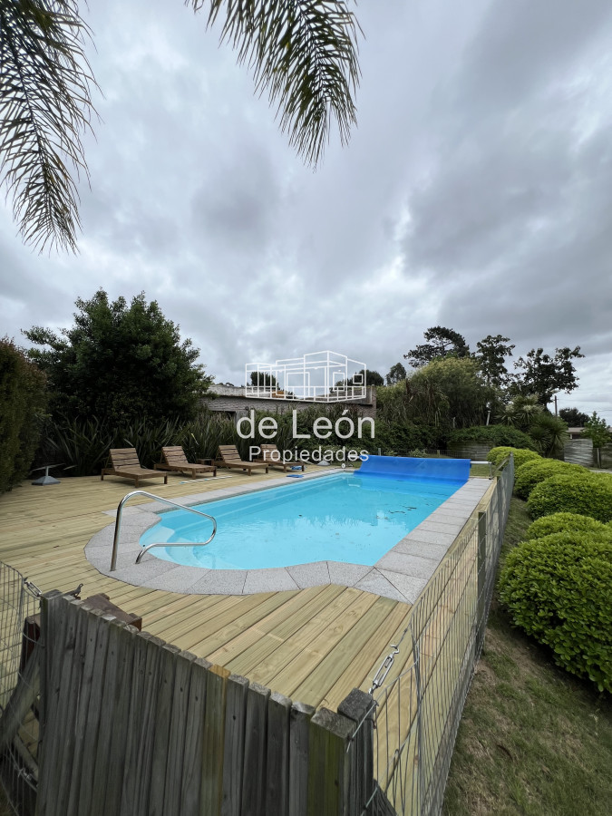 Casa ID.15322 - Casa en zona de Parque Brnett 