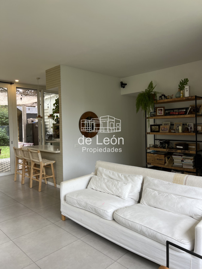 Casa ID.15322 - Casa en zona de Parque Brnett 