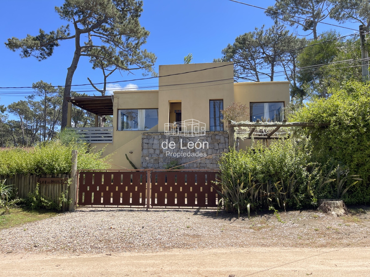 Casa ID.422 - Alquiler de temporada Casa de 3 dormitorios + servicio en Montoya, La Barra
