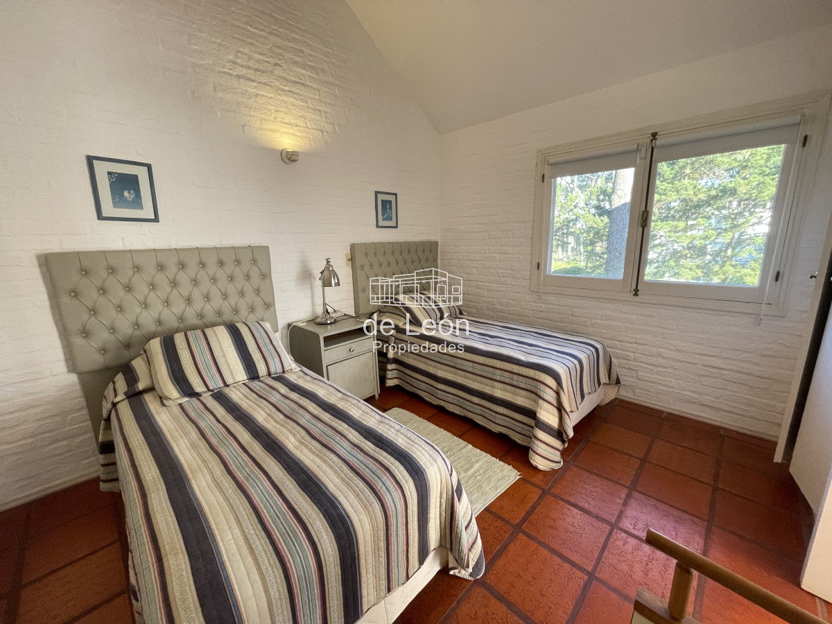 Casa ID.163 - Se vende gran casa de 4 dormitorios + servicio con piscina